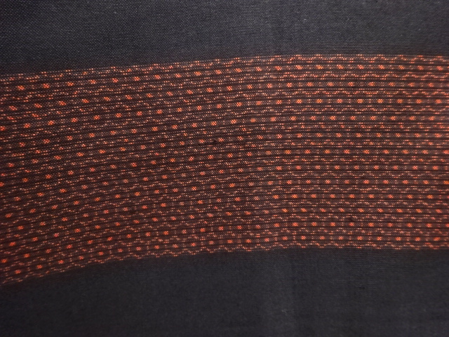 アンティーク　横段に亀甲絣織り出し本場泥大島紬着物